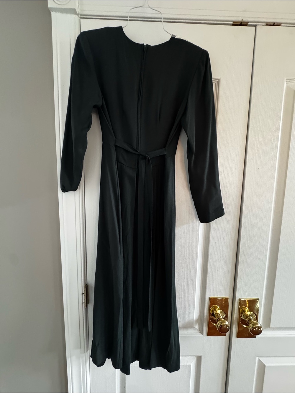 Timeless Black Long-Sleeve Midi Dress with Waist Tie